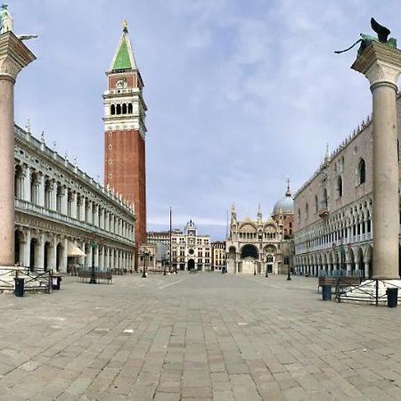Casanova Apartment Venesia Bagian luar foto