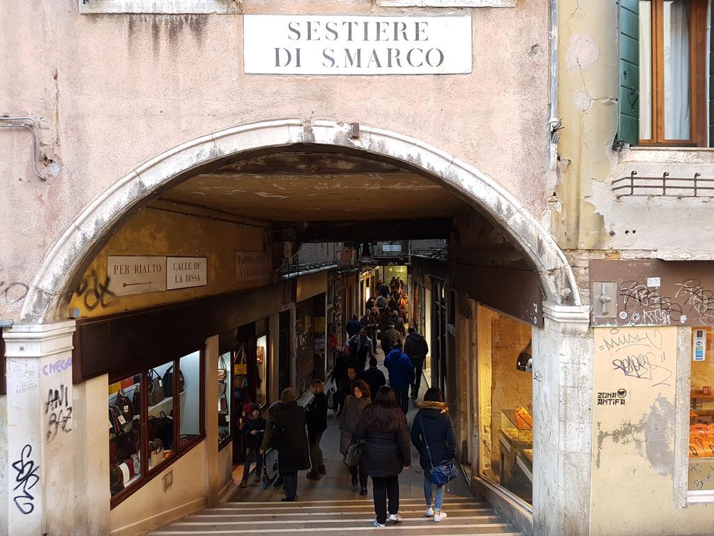 Casanova Apartment Venesia Bagian luar foto